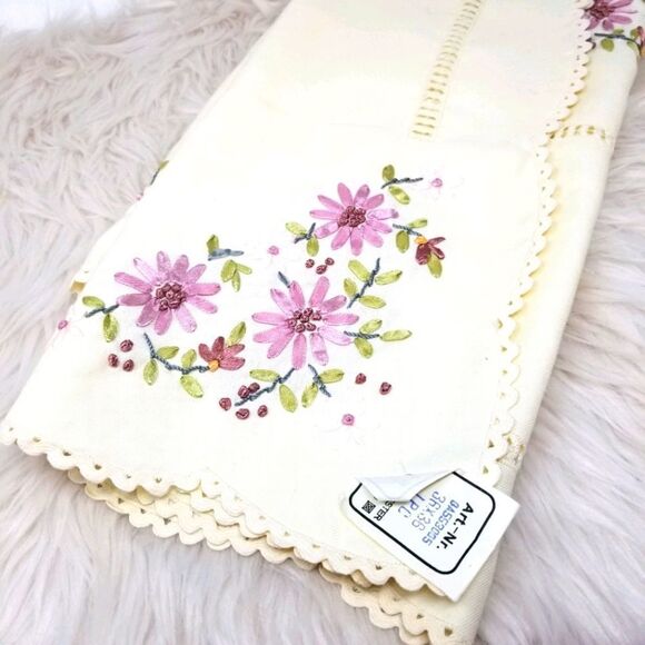 Beautiful Silk Ribbon Embroidery Table Cloth - Picture 1 of 10